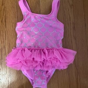 Cat & Jack 2T girls bathing suit with button closure at bottom